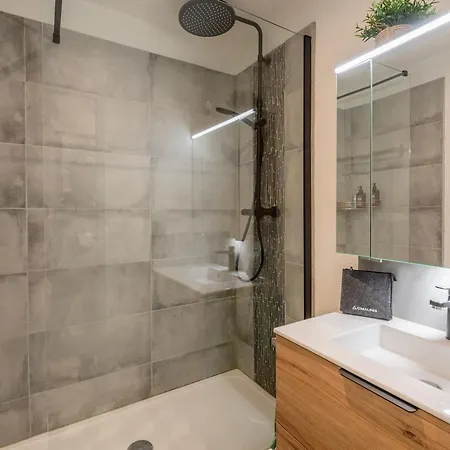 Appartement Spacieux Avec Parking Et Animaux Admis, Proche De - Fr-1-343-273